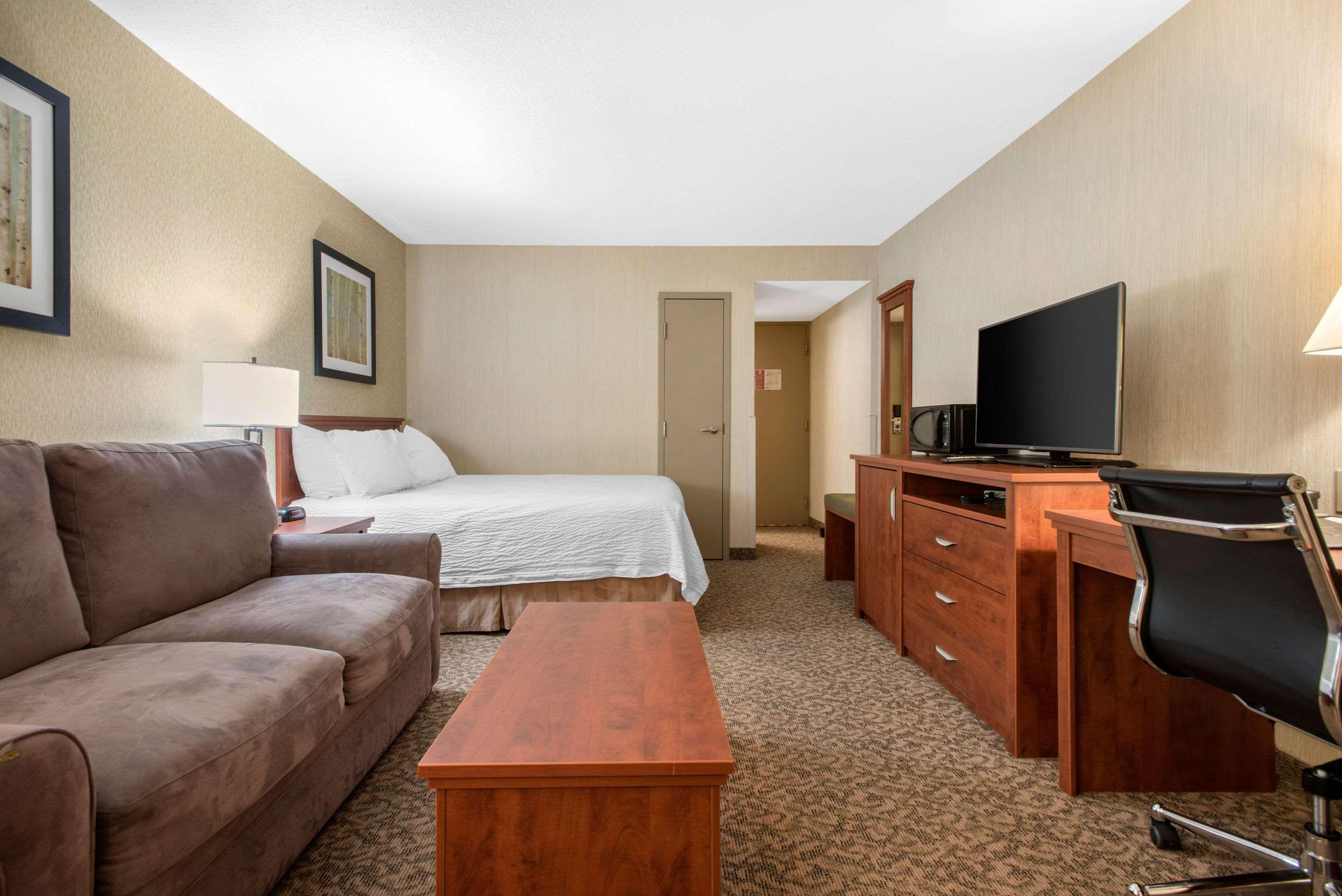 Clarion Hotel&Suites Brandon Buitenkant foto