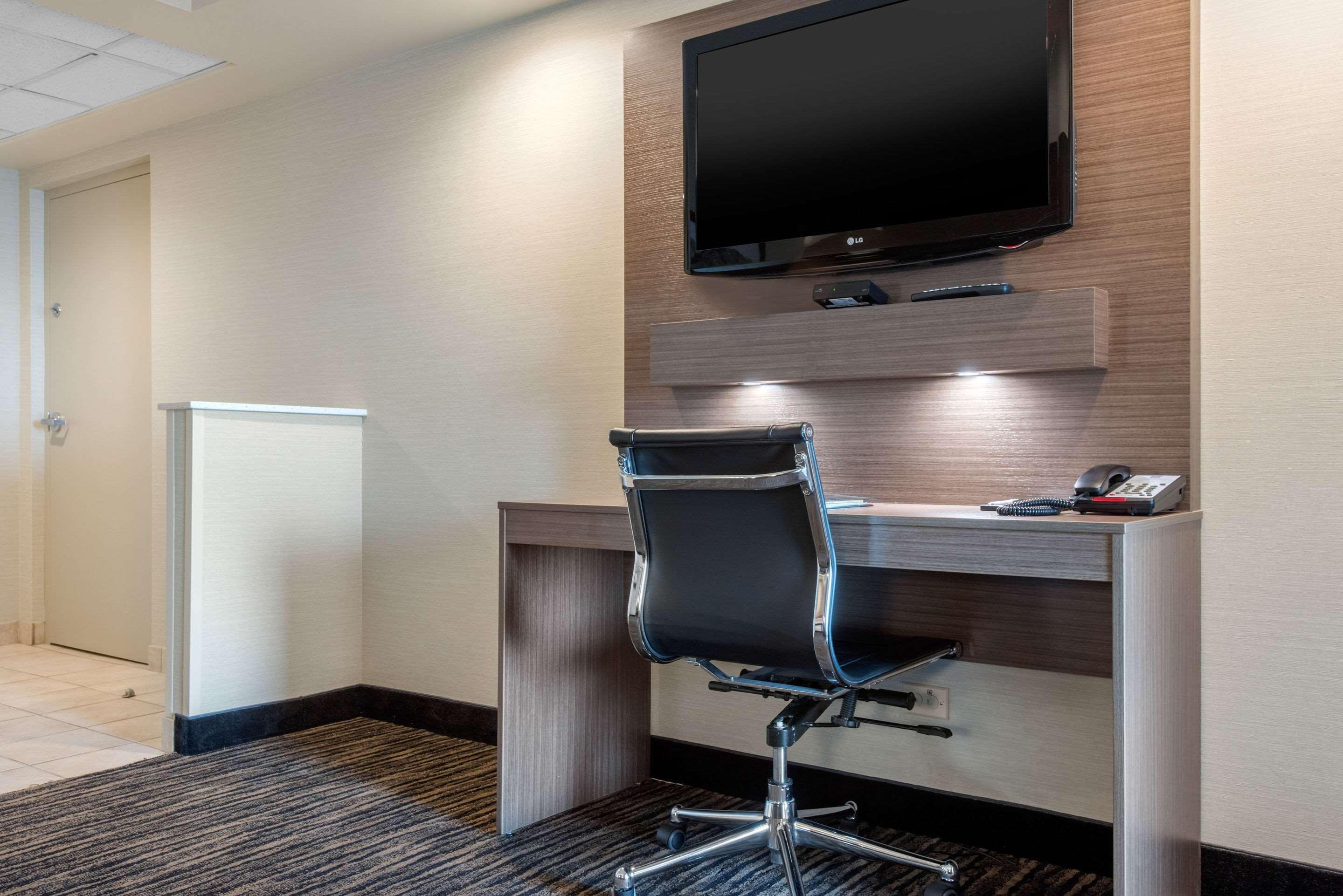 Clarion Hotel&Suites Brandon Buitenkant foto