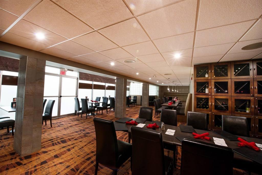 Clarion Hotel&Suites Brandon Buitenkant foto
