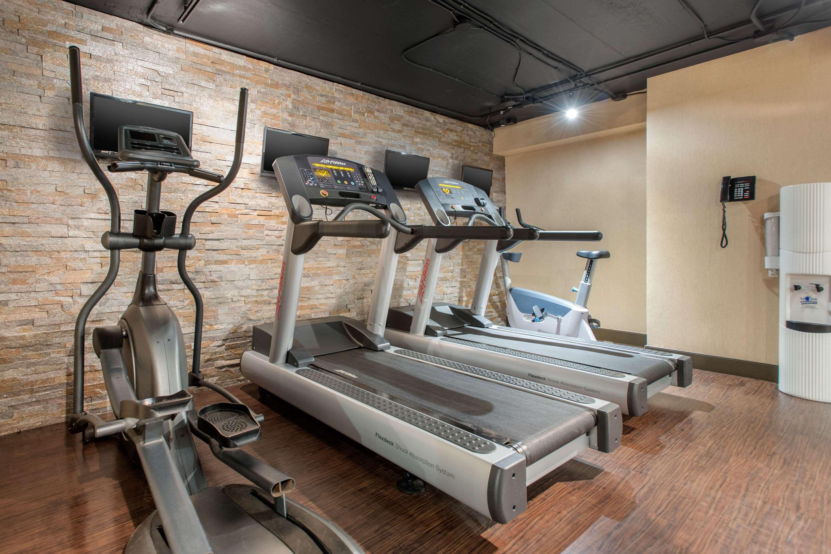 Clarion Hotel&Suites Brandon Buitenkant foto