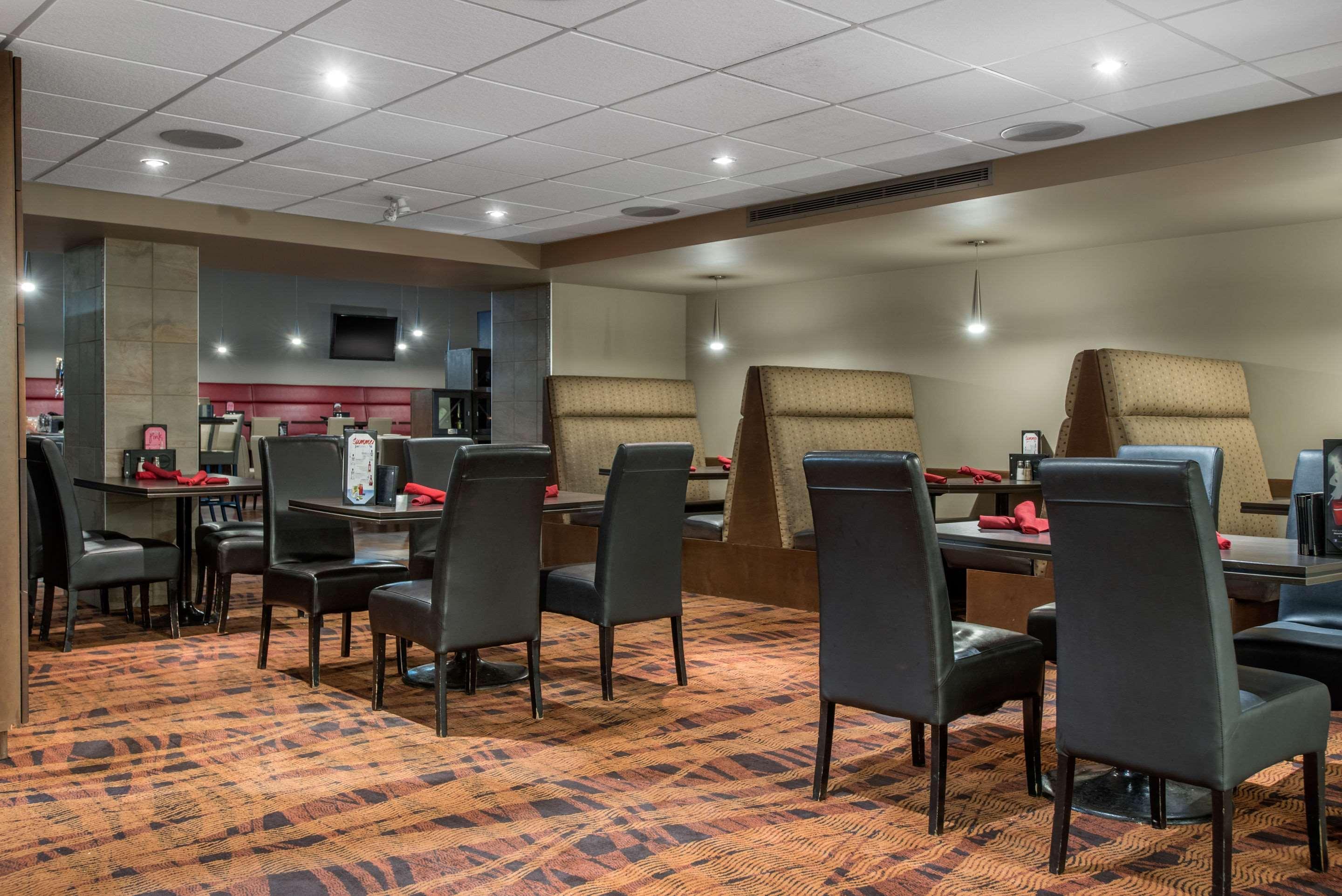 Clarion Hotel&Suites Brandon Buitenkant foto