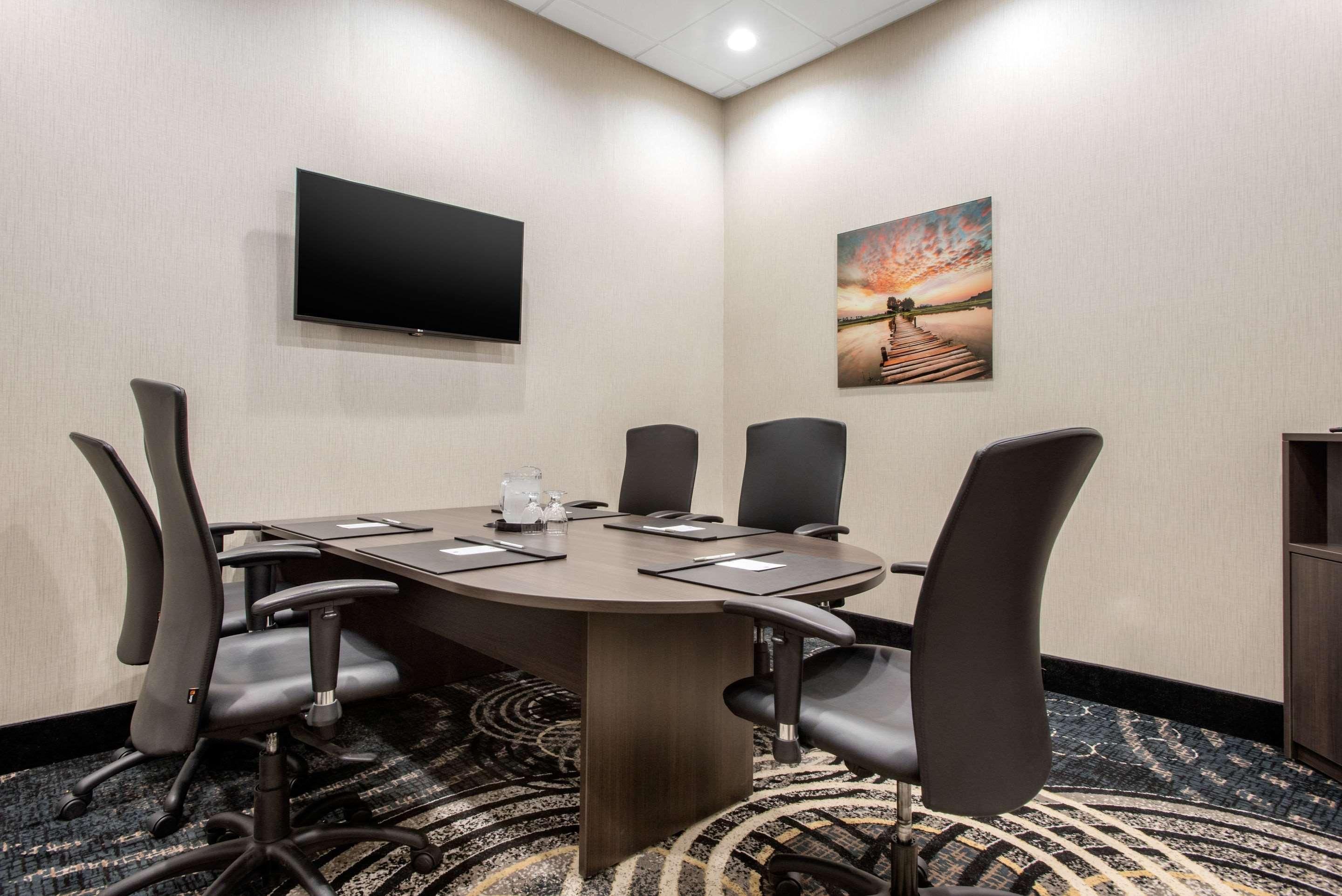 Clarion Hotel&Suites Brandon Buitenkant foto